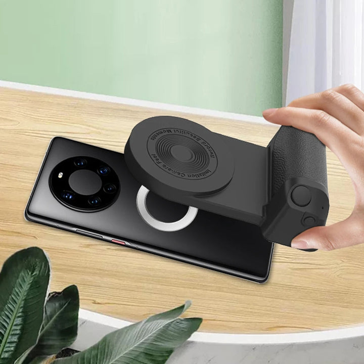 Multifunctional powerbank featuring ergonomic selfie grip handle