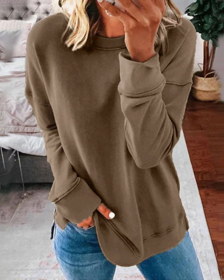 Classic long sleeve women's sweatshirt in cozy fabric for casual wear