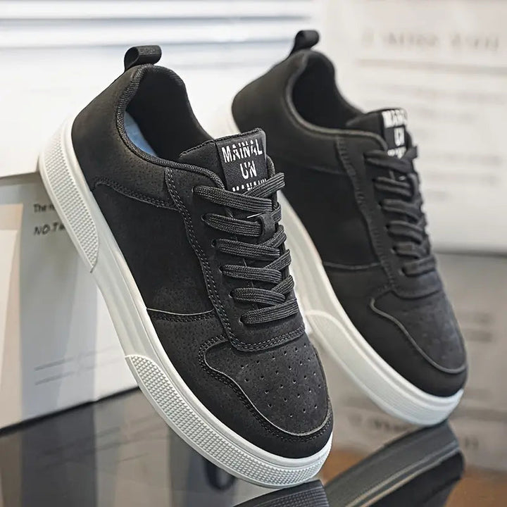 Black men's casual walking shoes with textured sole
