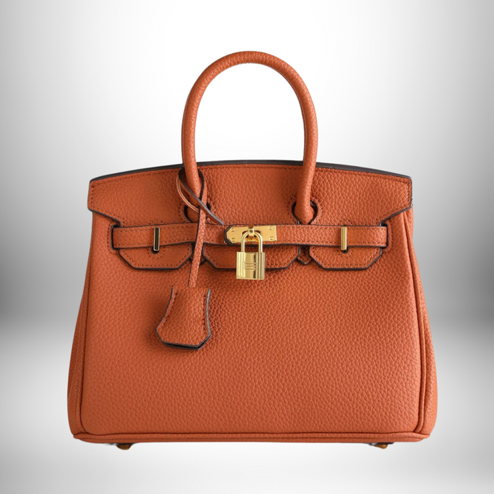 Top zipper closure of the black handbag ensuring secure everyday use