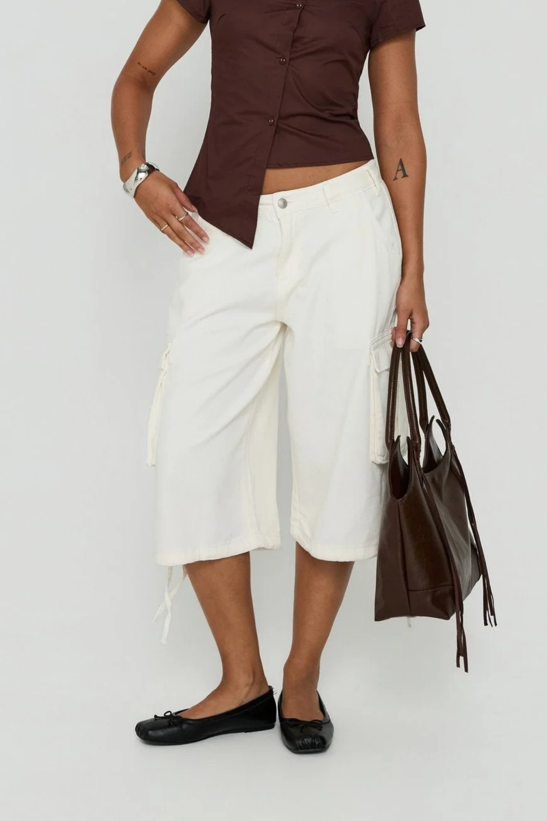 Deep side pockets detail on women's utility cargo shorts