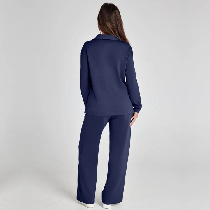 Relaxed fit women's fashion sweatshirt with ribbed cuffs