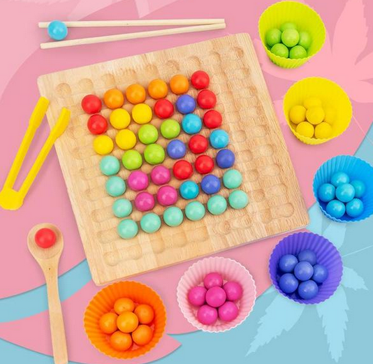 Wooden bead sorting and counting game toy for toddlers with color cups