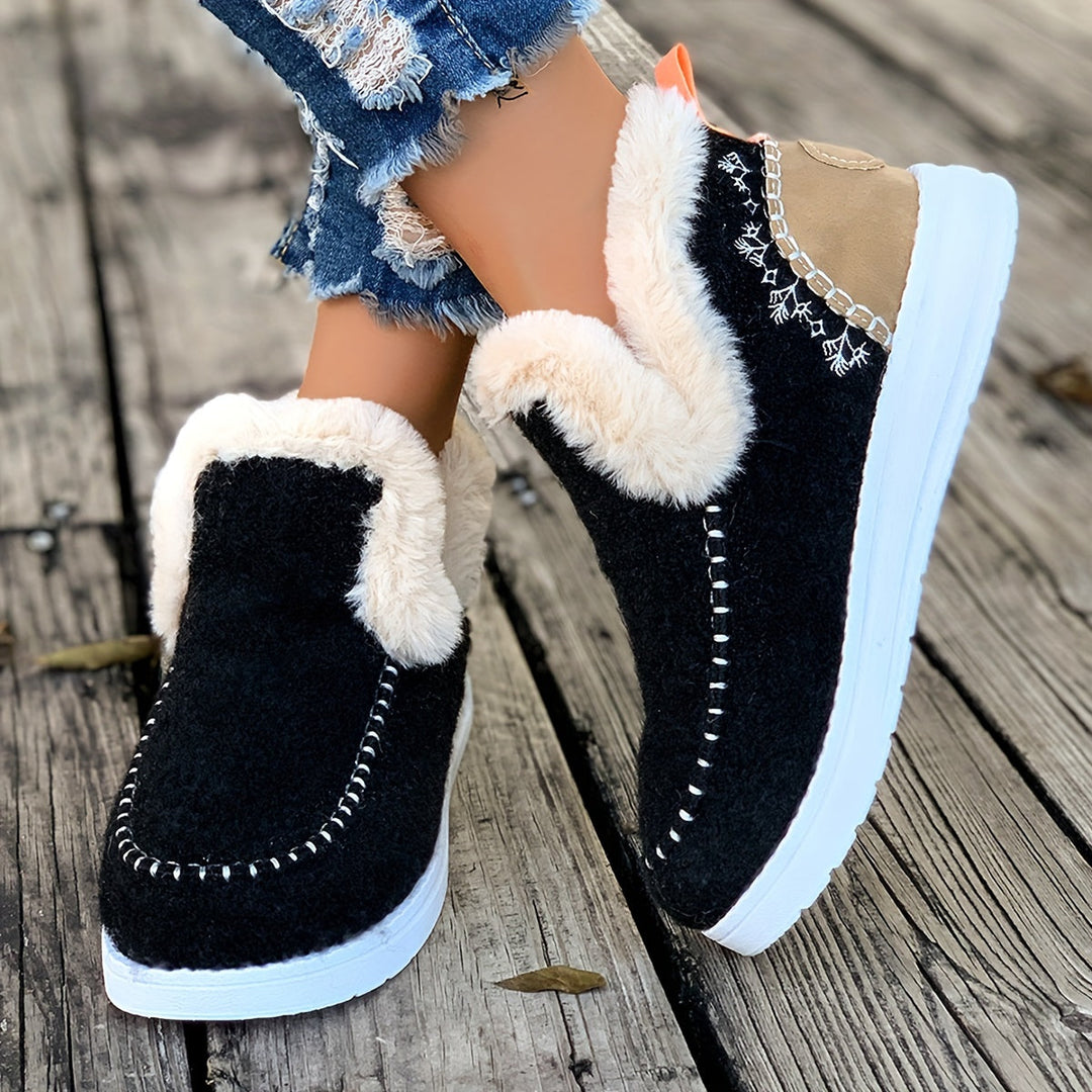 Textured anti-slip bottom grip on women's warm winter house footwear