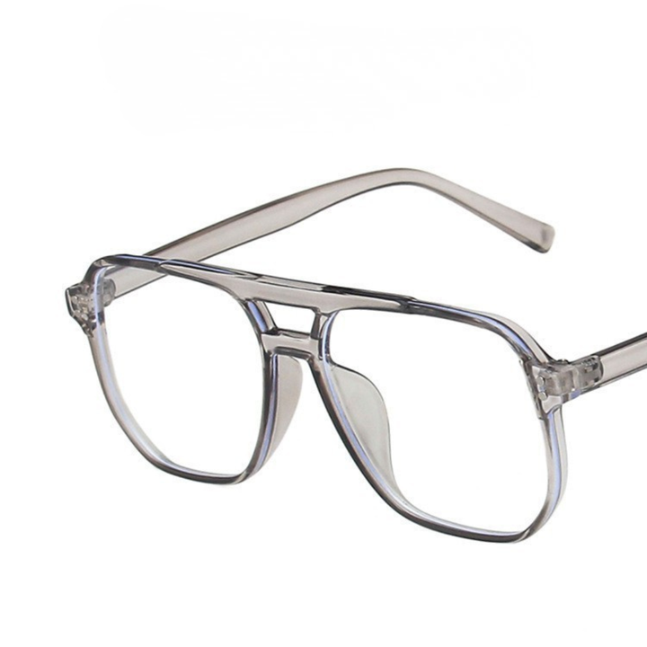 Classic retro sunglasses featuring a bold square frame and metal bridge