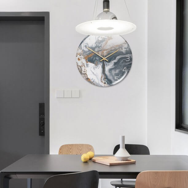 Product description graphic showing dimensions and features of the silent marble-effect wall clock.
