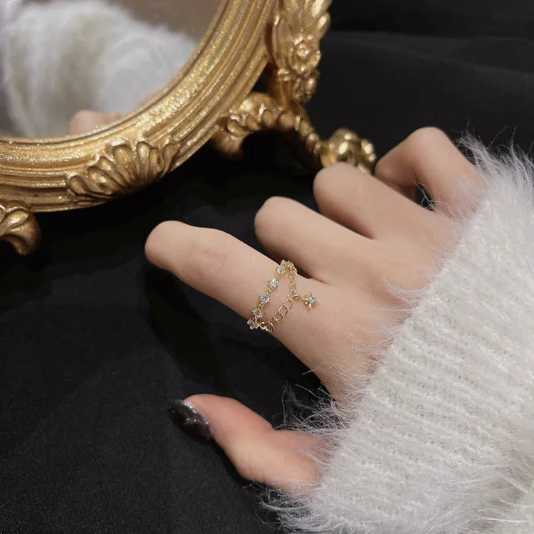 Women wearing a gold-tone hexagram chain ring on her finger
