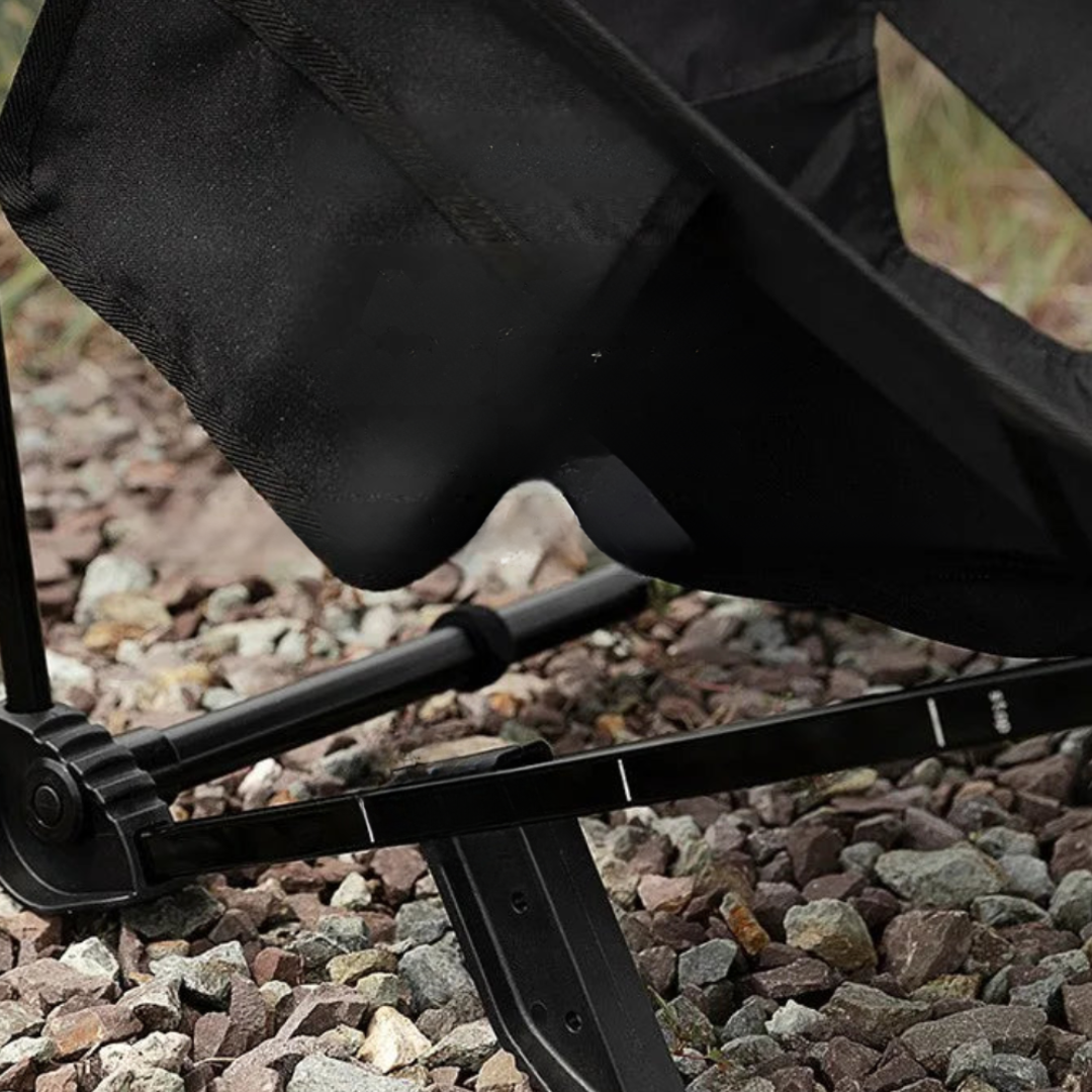 Travel seat featuring breathable mesh panels for enhanced airflow
