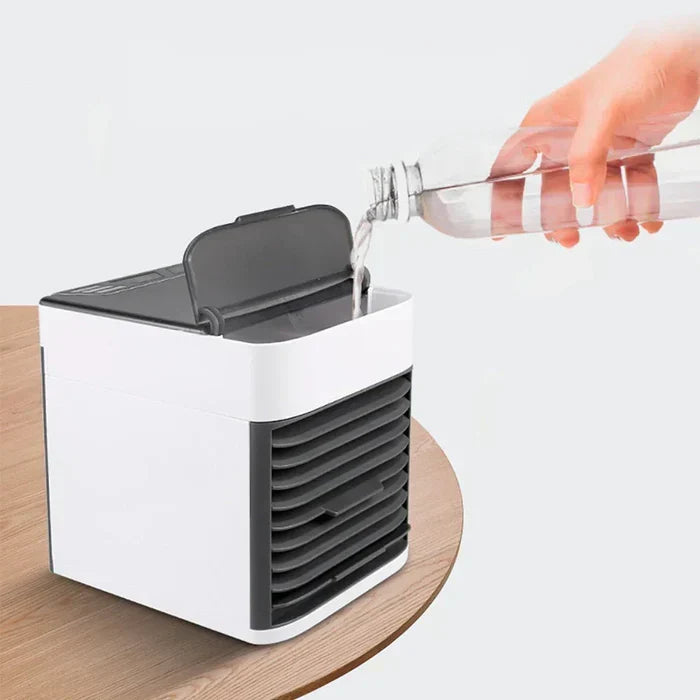 Pouring water into the top tank of the portable mini air conditioner