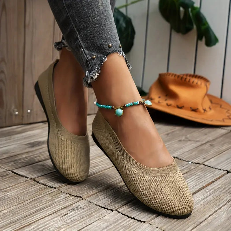 Comfortable slip-on footwear with flexible arch support