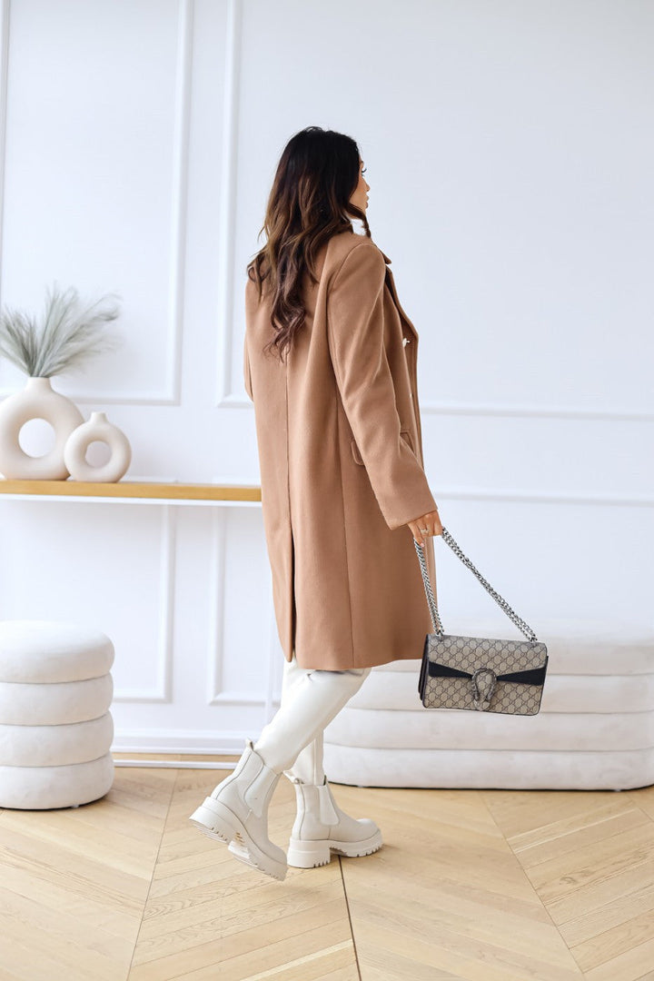 Stylish double-breasted long coat featuring lapel collar