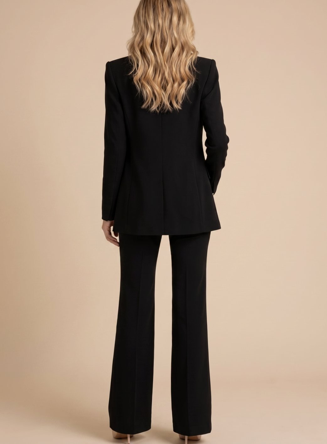 High-waisted elegant flared trousers paired with the formal blazer