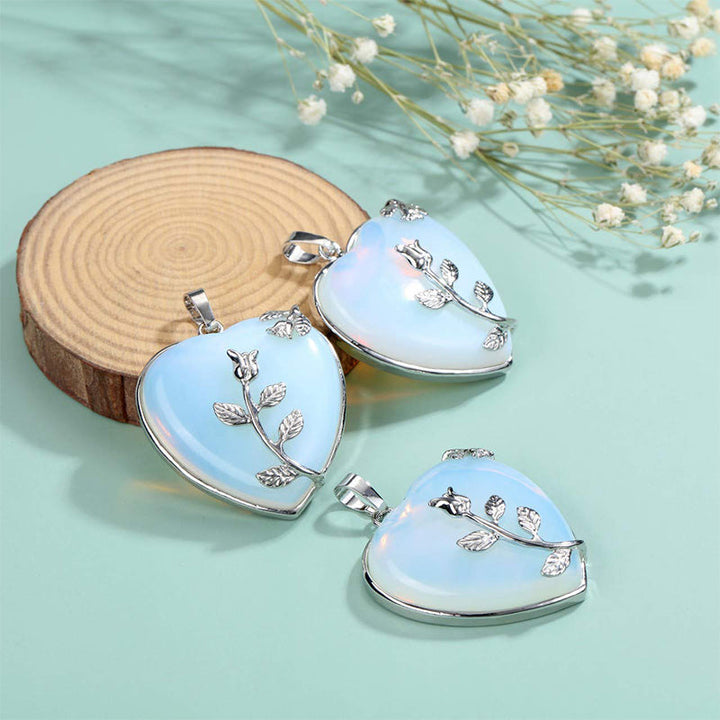 Silver chain necklace with a cute heart gemstone pendant for daily wear