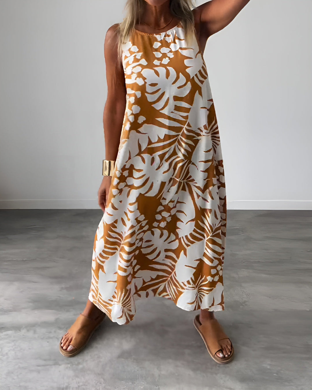 Chic green sleeveless dress, stylish women's party and casual wear