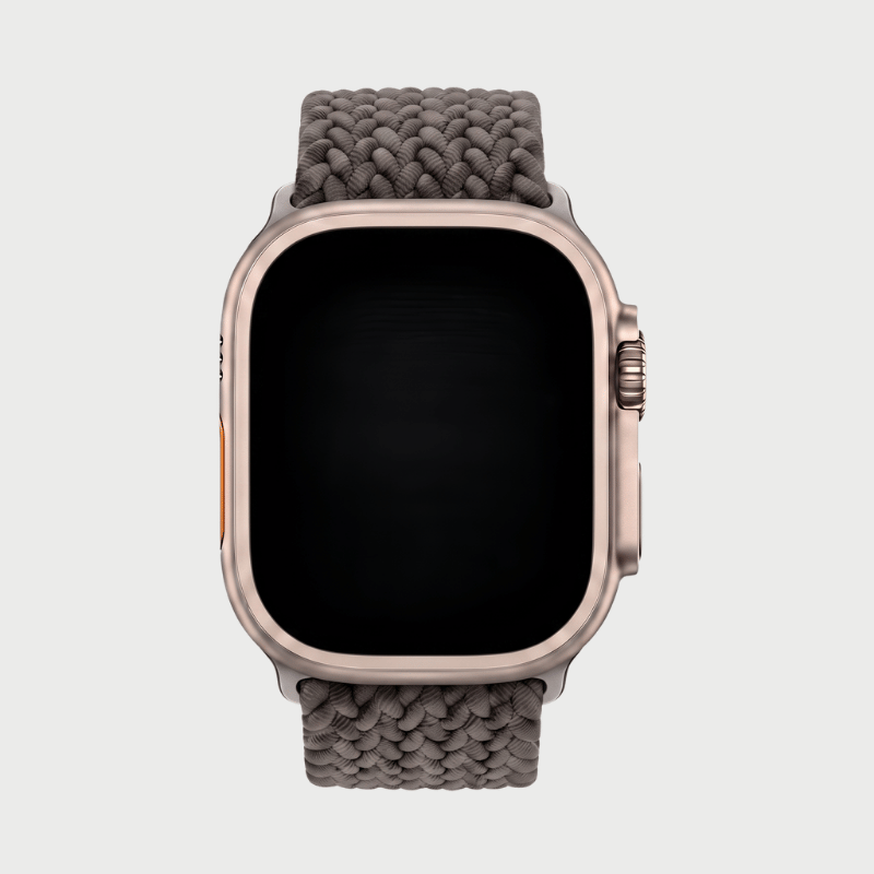 Easy-to-use magnetic closure showing strong grip on watch band