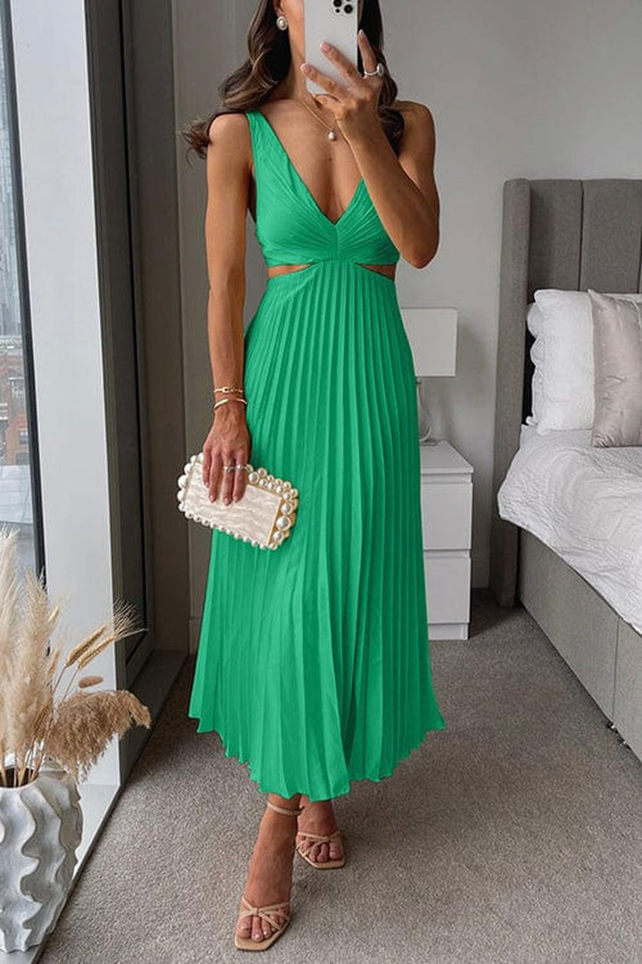 Back view of the chic summer dress featuring a flattering pleated design