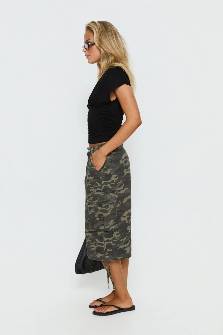 Alternative color angle of women's multi-pocket cargo shorts
