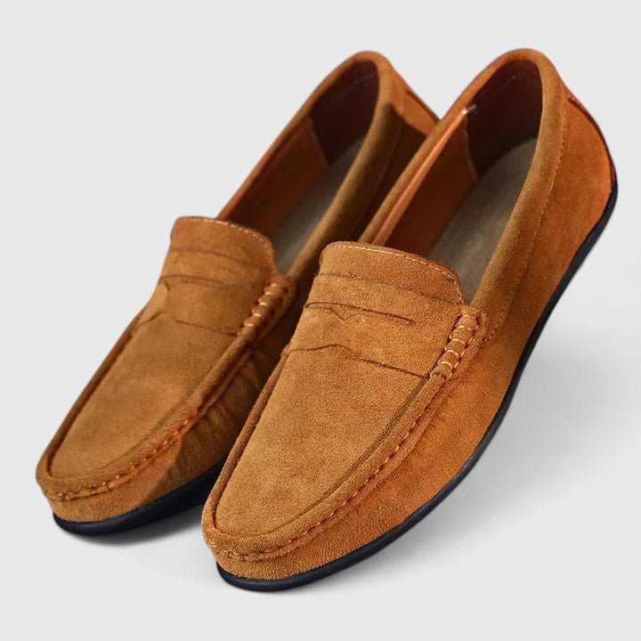 Flexible construction demonstration of men's casual comfort footwear