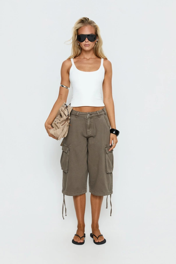Comfortable elastic-blend waistband on women's utility shorts