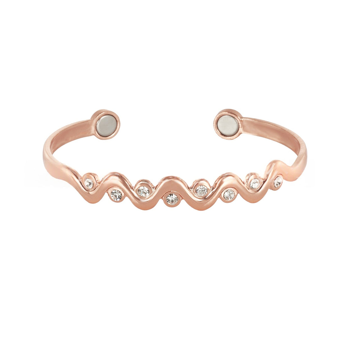 Detailed shot of the interlocking wave pattern on the copper wristband