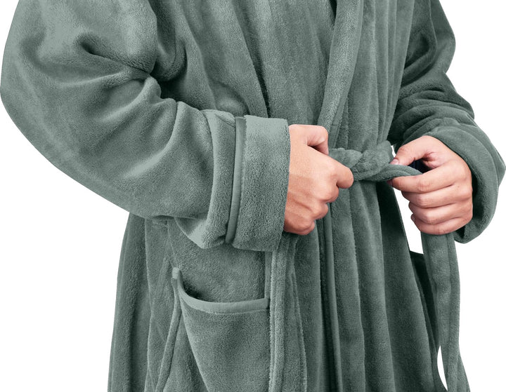 Classic styled mens dressing gown with superior warmth