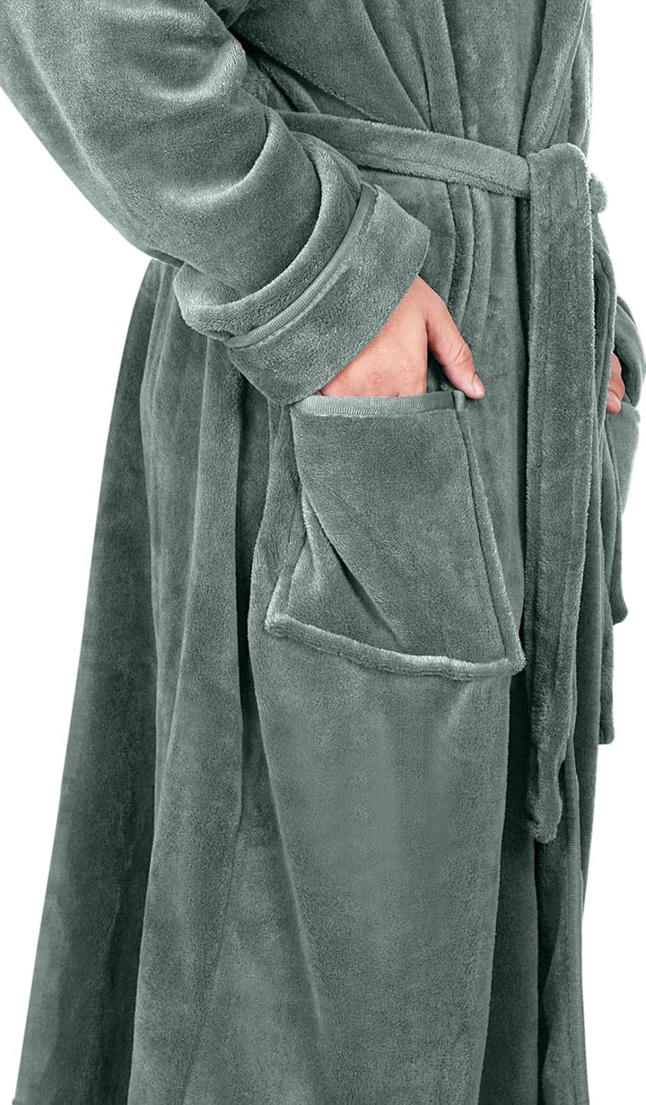 Soft inner lining of warm mens sleepwear bathrobe