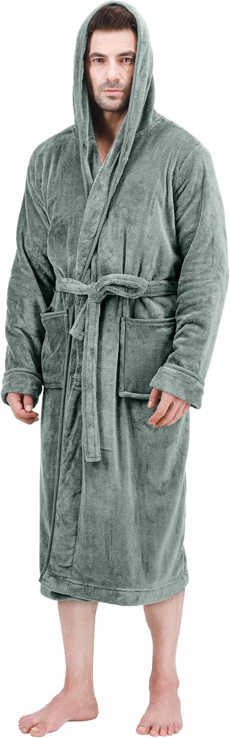 Warm bath robe featuring deep pockets and cozy hood