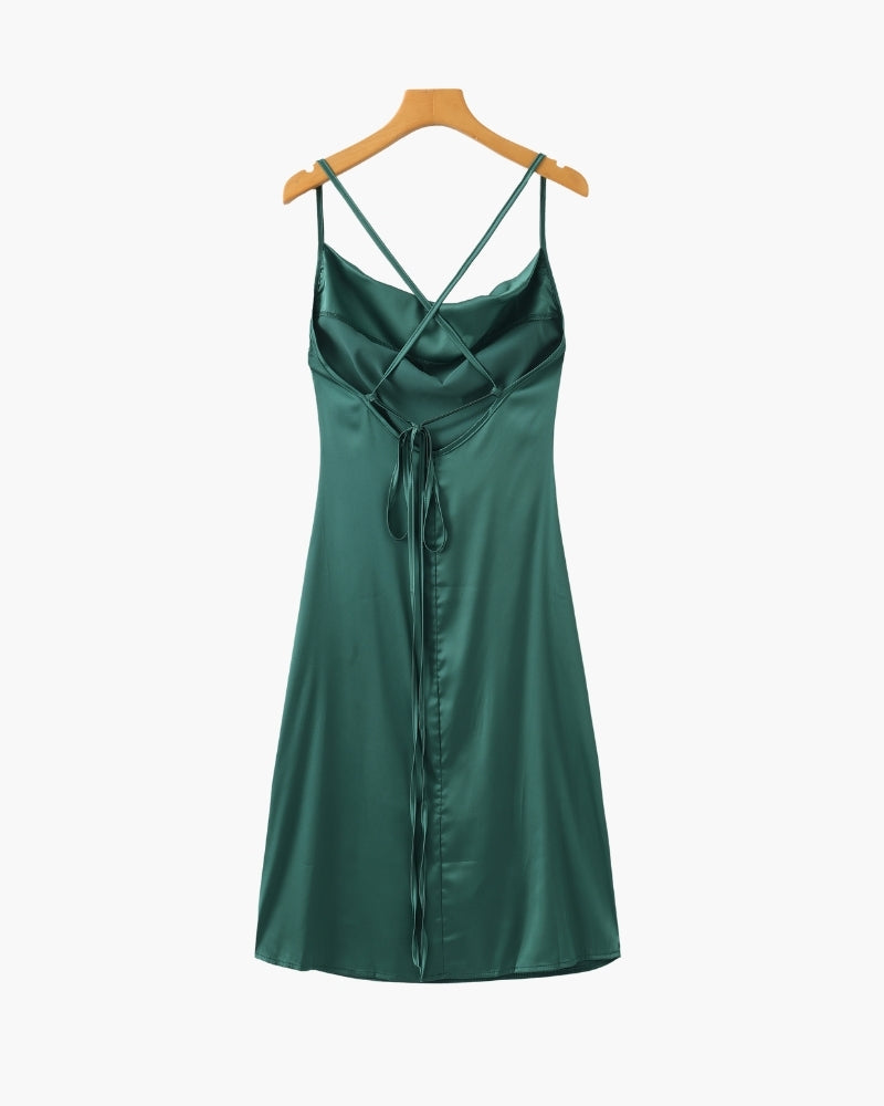 Chic party dress in smooth satin with slim straps