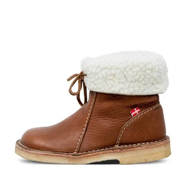 Durable and waterproof winter boots designed for snowy outdoor conditions
