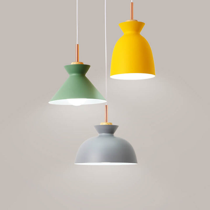 Dining room light suspended at adjustable height over a wooden table