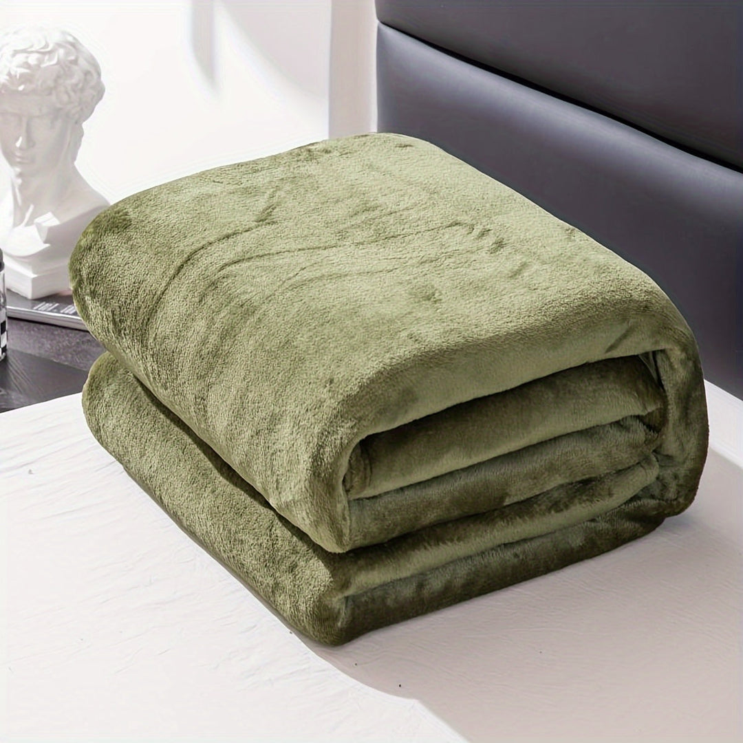 Durable machine washable flannel blanket maintaining softness after washing