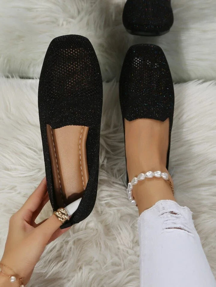 Lightweight comfort sneakers for women in a modern design