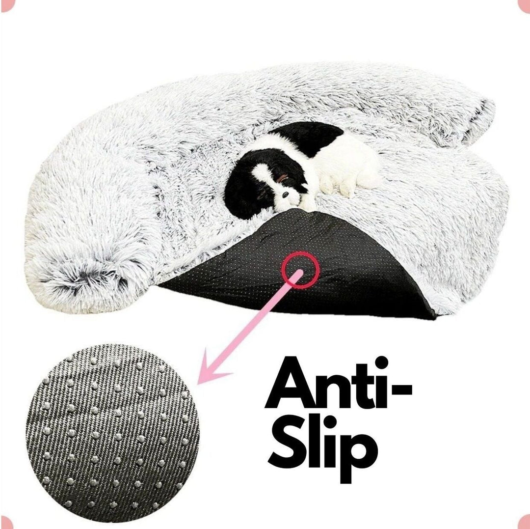 Close-up of soft plush fabric on the washable pet bed for maximum warmth