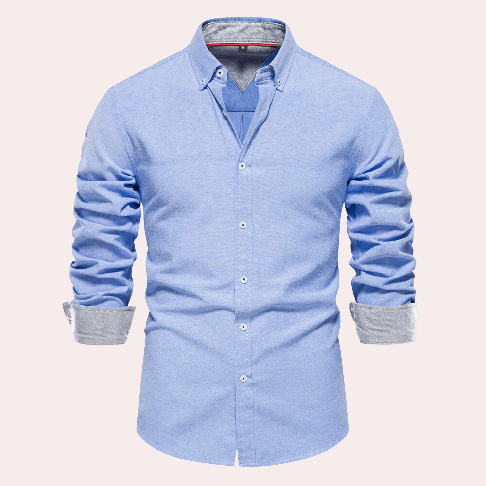 Men's casual long sleeve shirt in blue with tailored fit