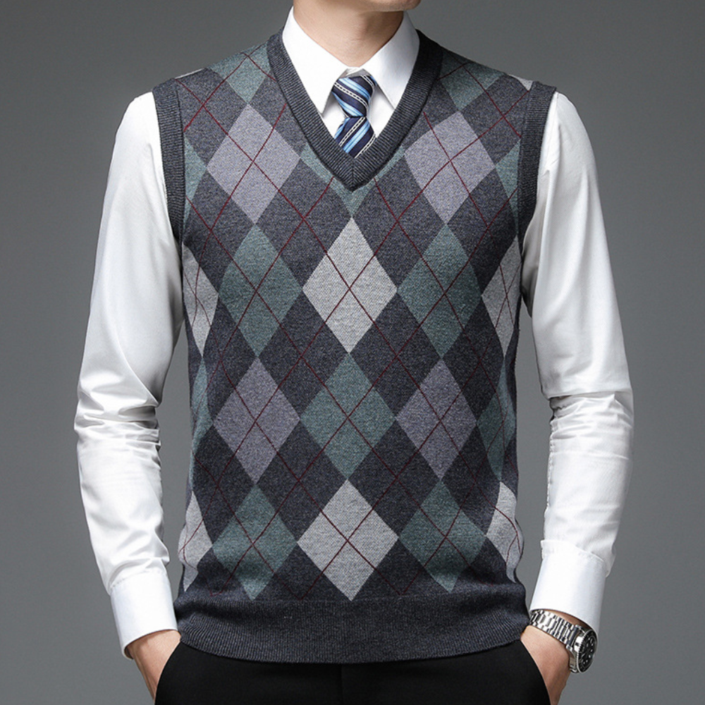 Quinlan | Men’s Argyle V-Neck Vest