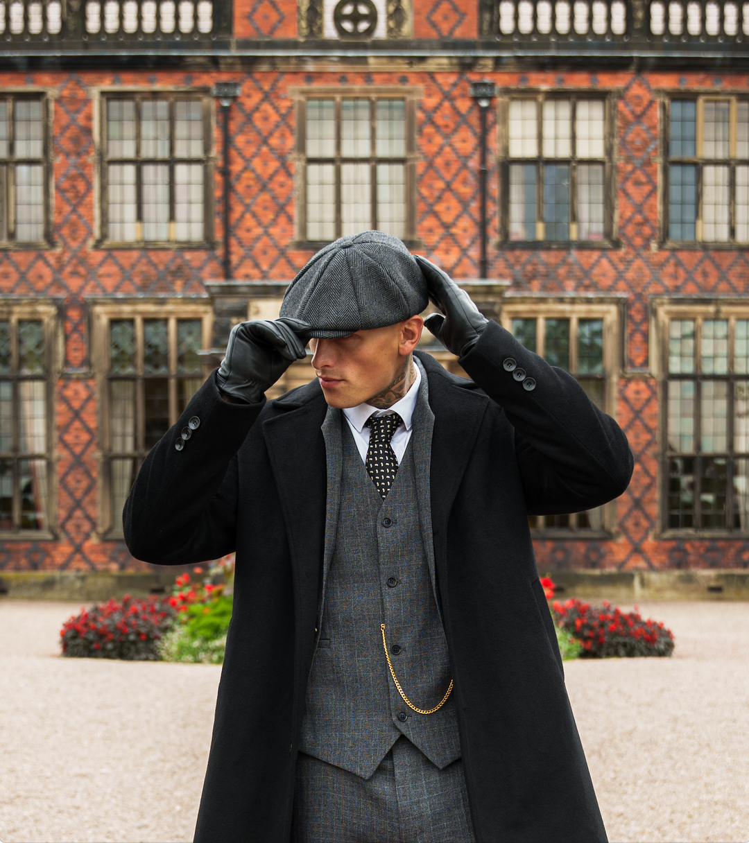 Stylish mens cold weather gloves with zip detail, ideal for formal and casual wear.