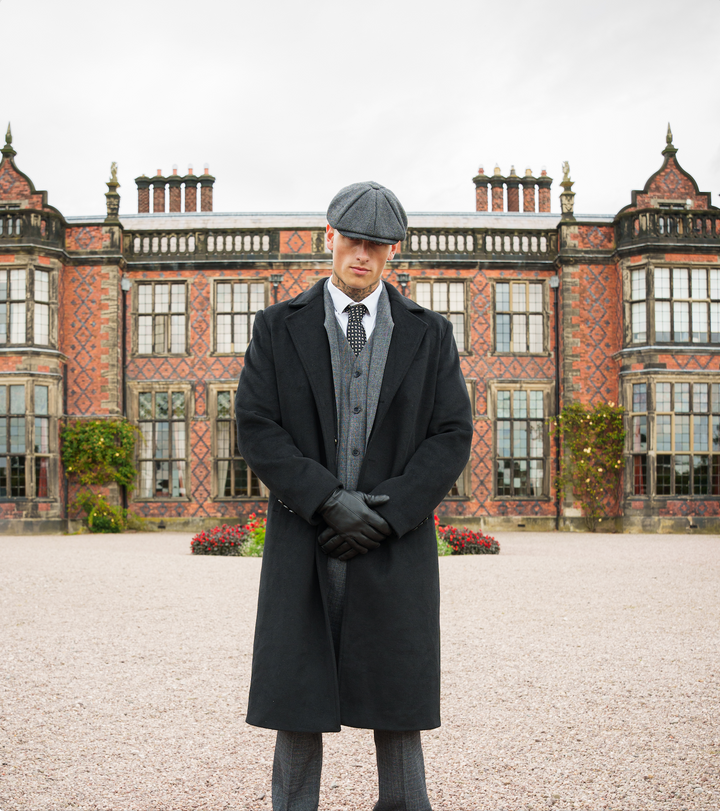 Close-up of mens zip gloves showcasing tailored slim fit design and warm fabric.