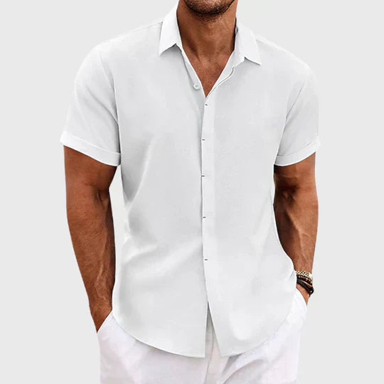 Man wearing a white short-sleeved casual button-up shirt with spread collar