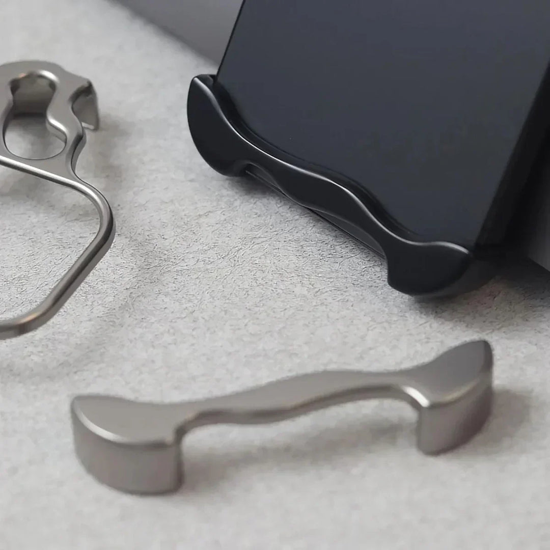 Internal cushioning details of shock-absorbing metal phone case