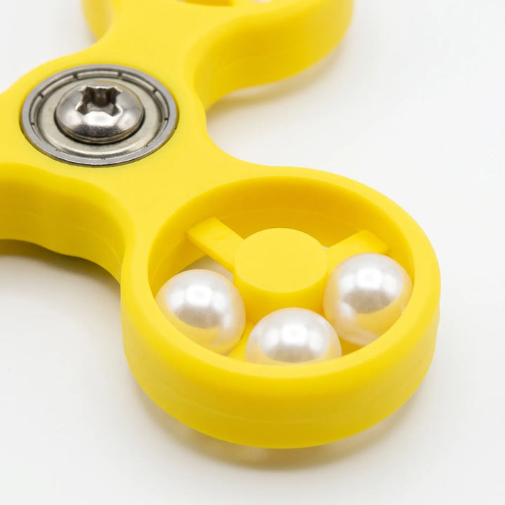 Interactive bird toy with 360-degree rotation for parrots and cockatiels