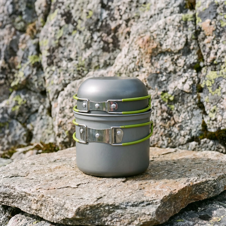 Videnta stackable outdoor dining set stacked against a rocky background