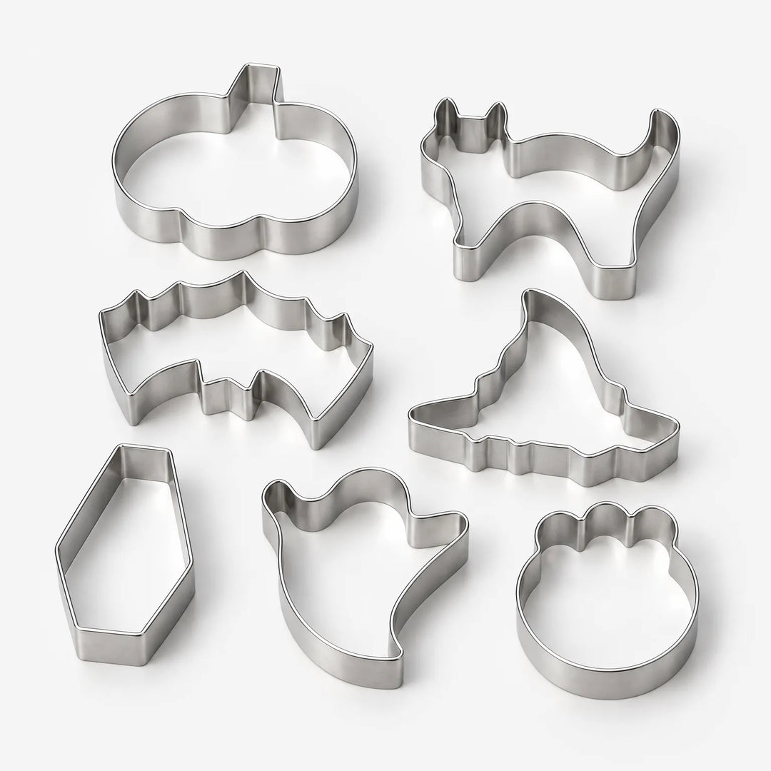 Unisex Halloween cookie cutter set featuring spooky metal pastry molds for festive holiday baking.