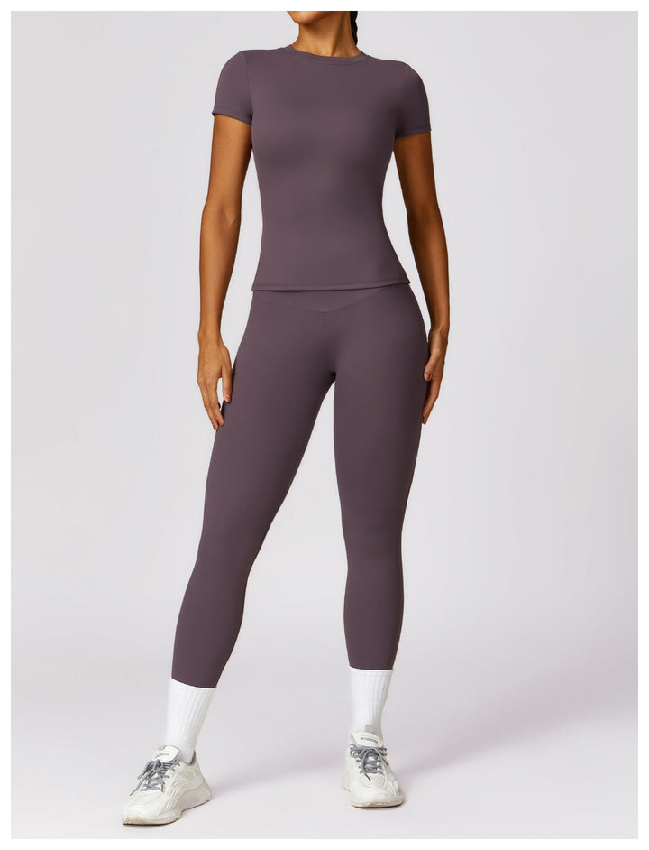 Complete shaping gym set for women in trendy activewear style