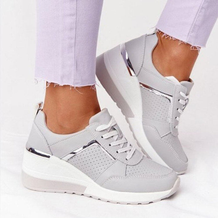 Everyday casual sneakers for women featuring ergonomic comfort and breathable fabric
