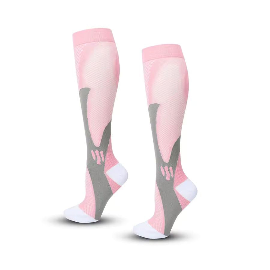 Breathable sports socks providing targeted compression and stability