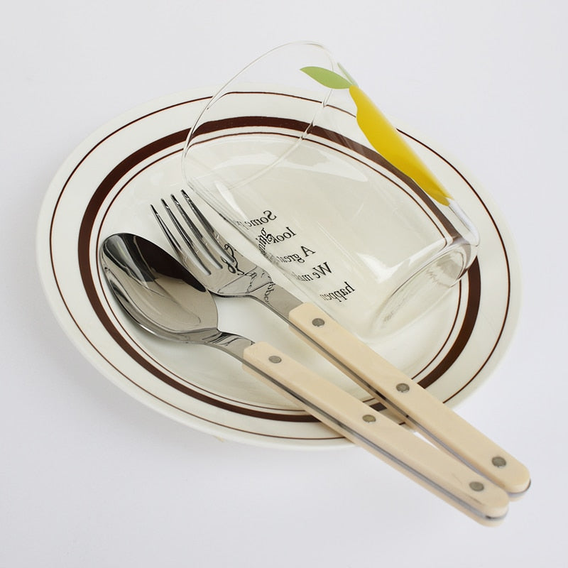 Ergonomic handle detail of the stainless steel kitchen accessories