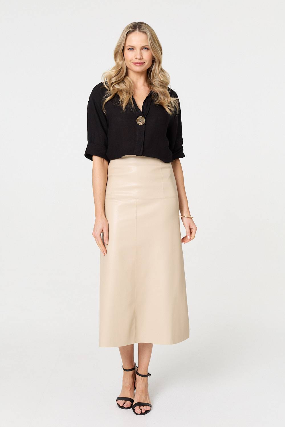Casual styling idea for women's black high waist midi skirt