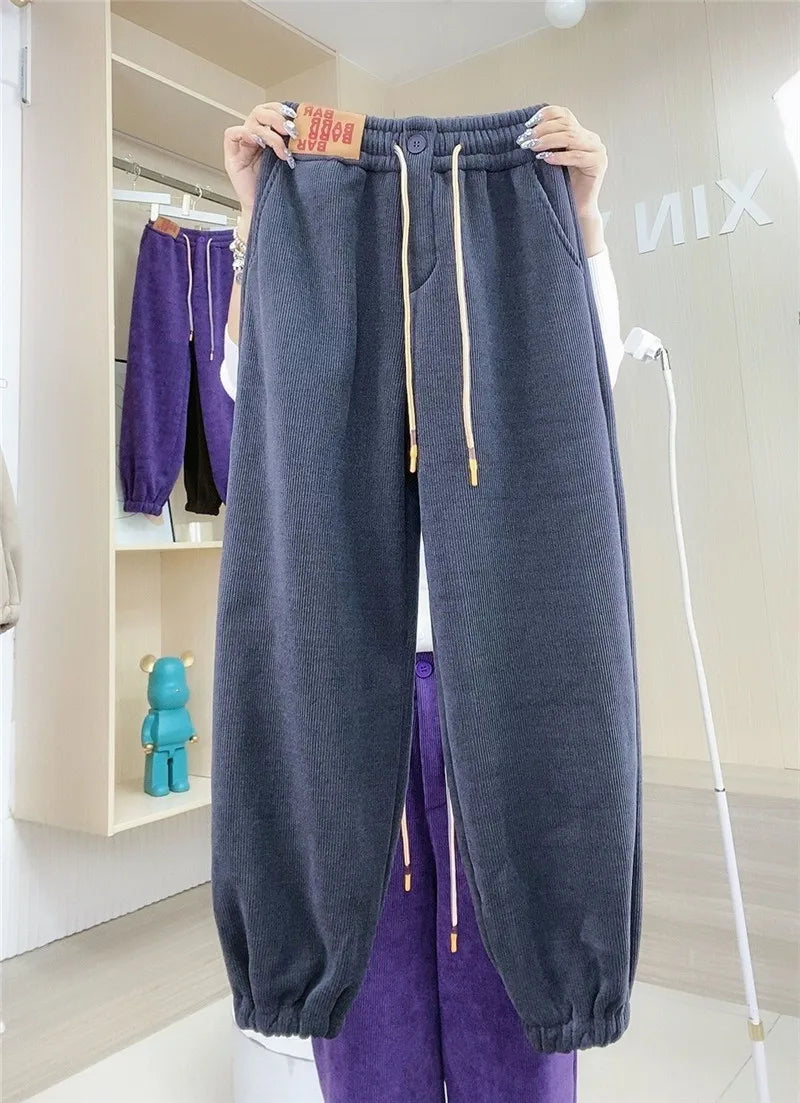 Relaxed fit casual winter trousers and cozy sweatpants