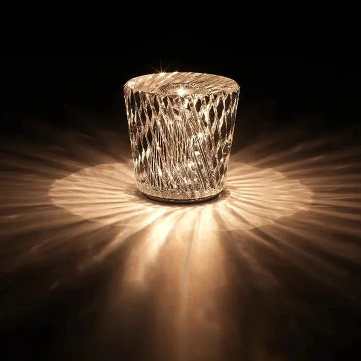 Single crystal table lamp casting geometric light patterns