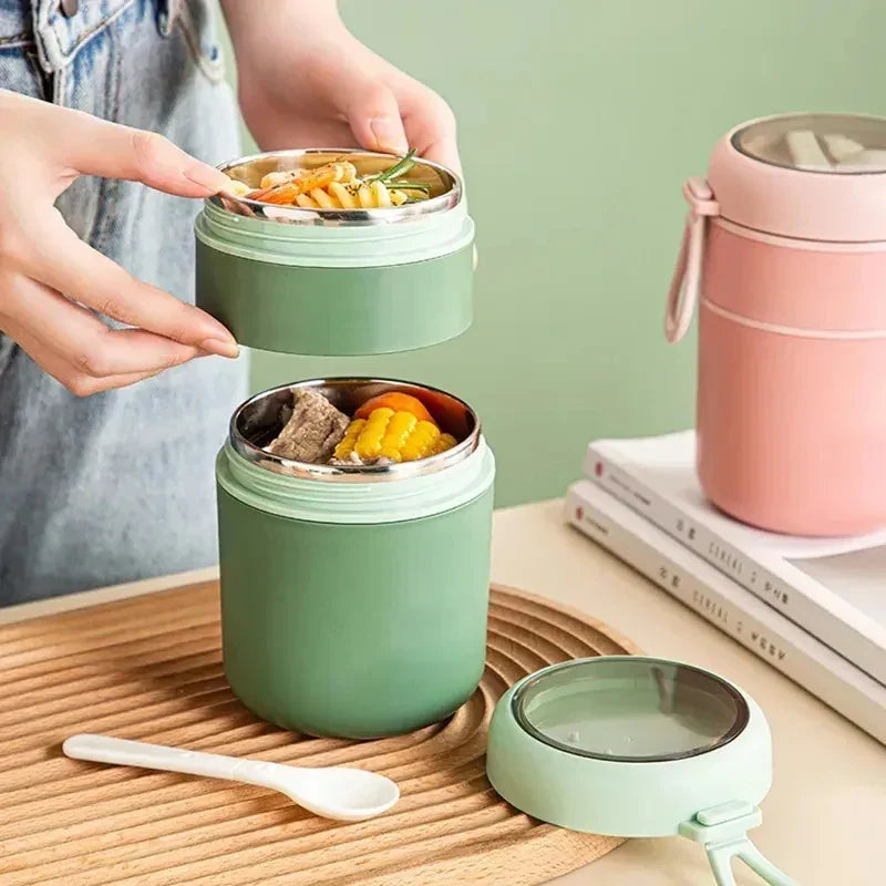 Person opening a green insulated thermal food container filled with pasta and meat